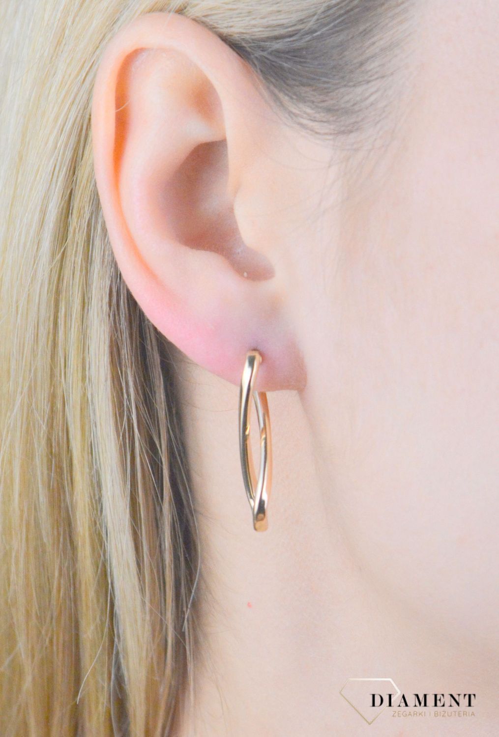 Kolczyki złote ósemki próba 375, KL 5290 375 Złote kolczyki zostały wykonane z wysokiej jakości złota próby 375. Złote kolczyki w kształcie prostych ósemek. Kunsztownie wykonane złote kolczyki to idealny prezent dla każdej kobiety..jpg